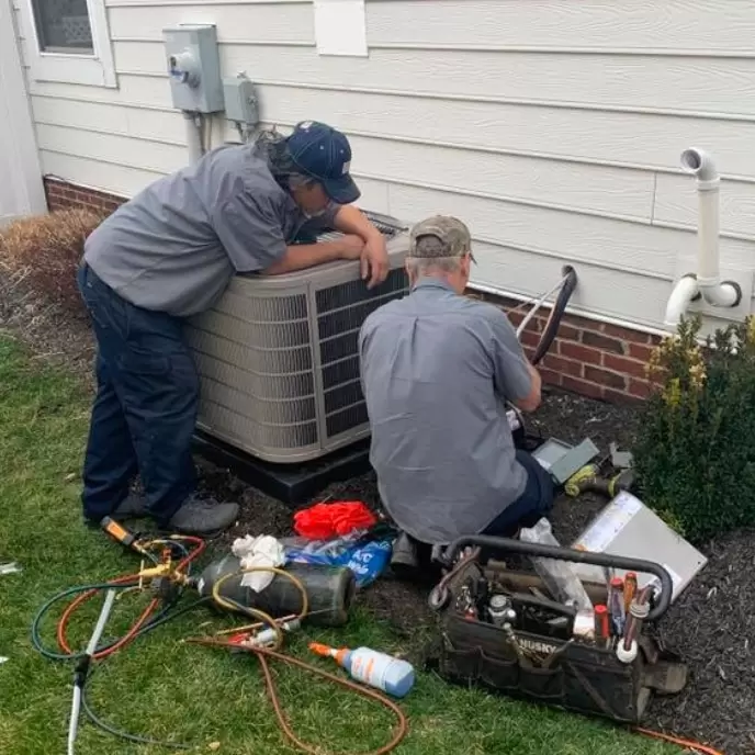 Technicians Working On Ac Unit@2x